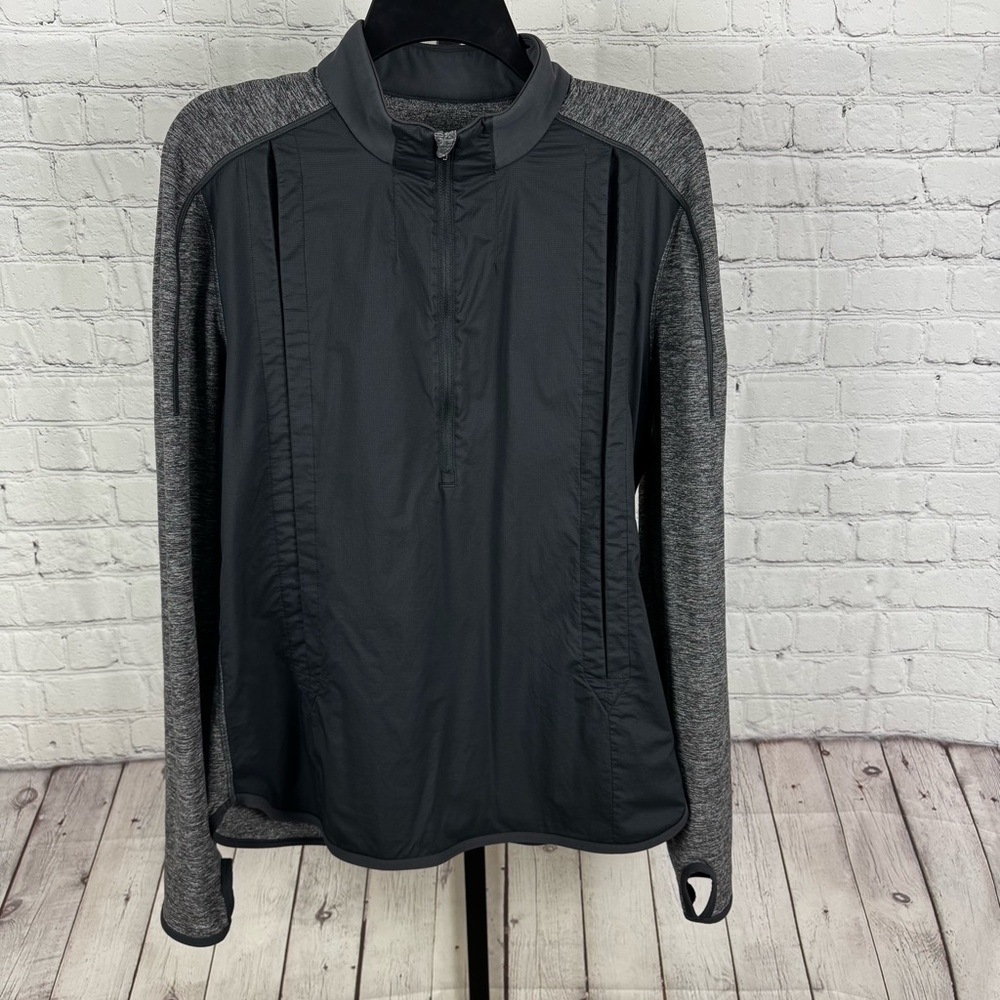 Lululemon Men’s Black and Gray Pullover Lightweight Vented Top No Size Tag